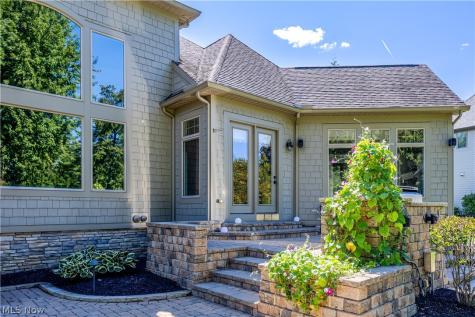 390 Club Drive W Aurora OH 44202