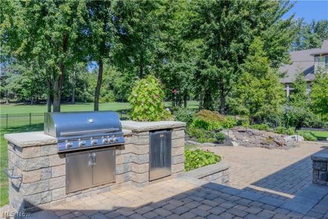 390 Club Drive W Aurora OH 44202