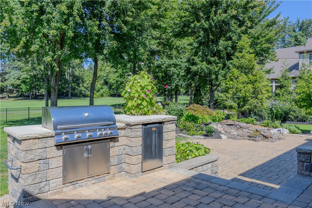 390 Club Drive W Aurora OH 44202