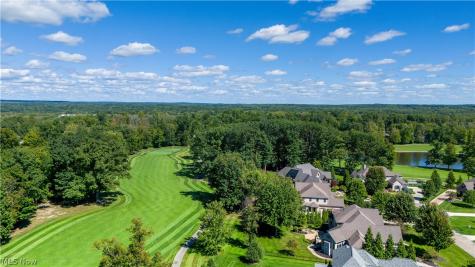 390 Club Drive W Aurora OH 44202