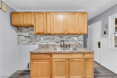 4414 E 142nd Street Cleveland OH 44128