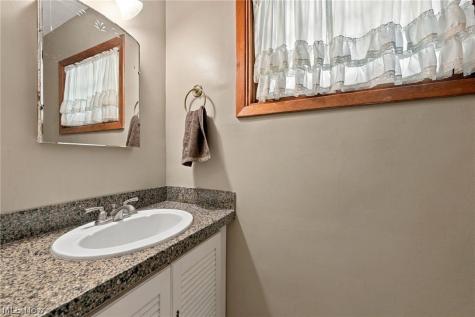 8593 Wiese Road Brecksville OH 44141