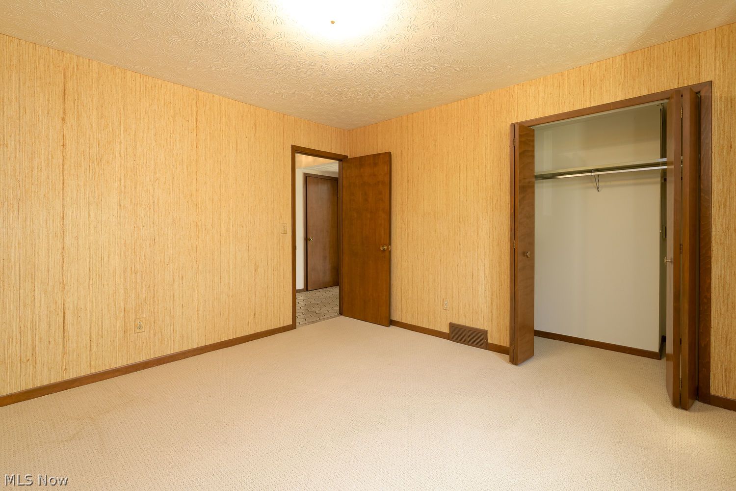 1737 Gladwin Drive Mayfield Heights OH 44124
