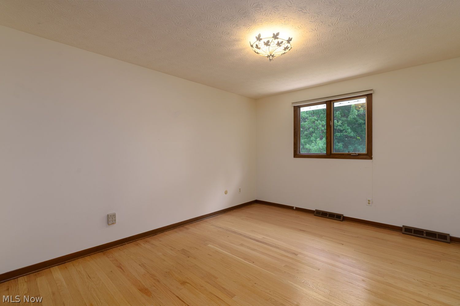 1737 Gladwin Drive Mayfield Heights OH 44124