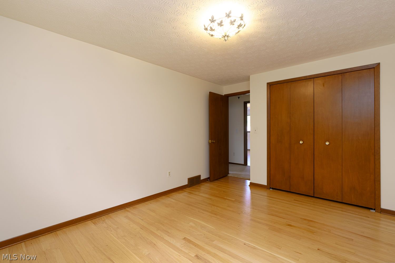 1737 Gladwin Drive Mayfield Heights OH 44124