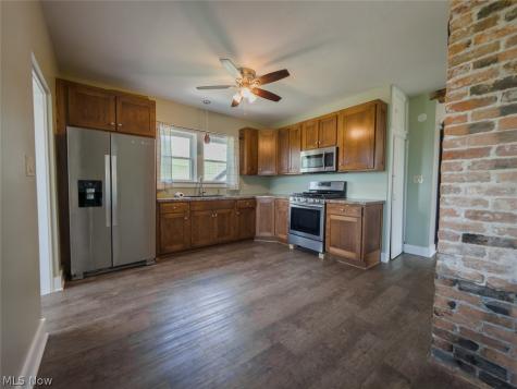 6895 Kemary Avenue SW Navarre OH 44662