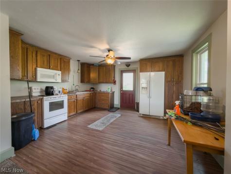 6895 Kemary Avenue SW Navarre OH 44662
