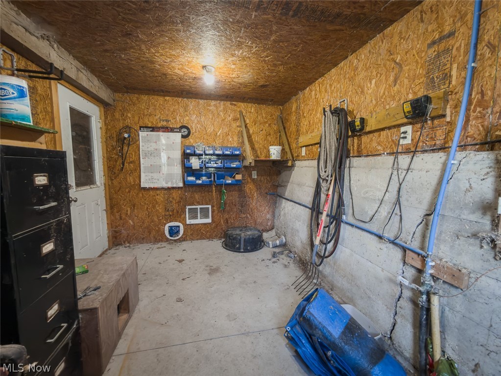 6895 Kemary Avenue SW Navarre OH 44662