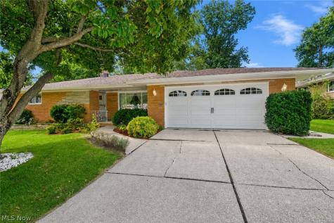 1634 Parkview Drive Seven Hills OH 44131