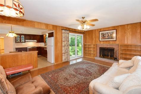 1634 Parkview Drive Seven Hills OH 44131