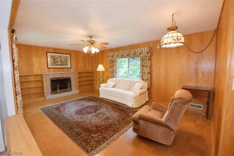 1634 Parkview Drive Seven Hills OH 44131