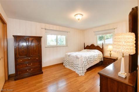 1634 Parkview Drive Seven Hills OH 44131