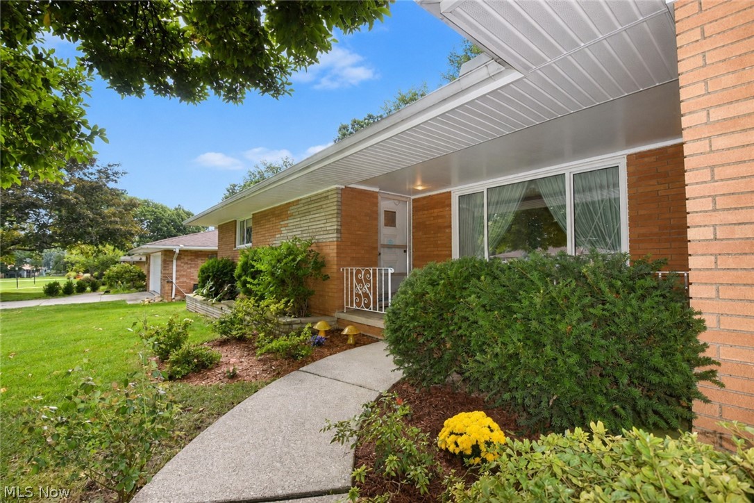 1634 Parkview Drive Seven Hills OH 44131