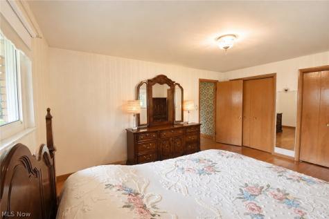 1634 Parkview Drive Seven Hills OH 44131
