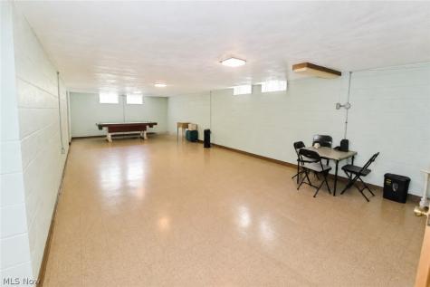 1634 Parkview Drive Seven Hills OH 44131