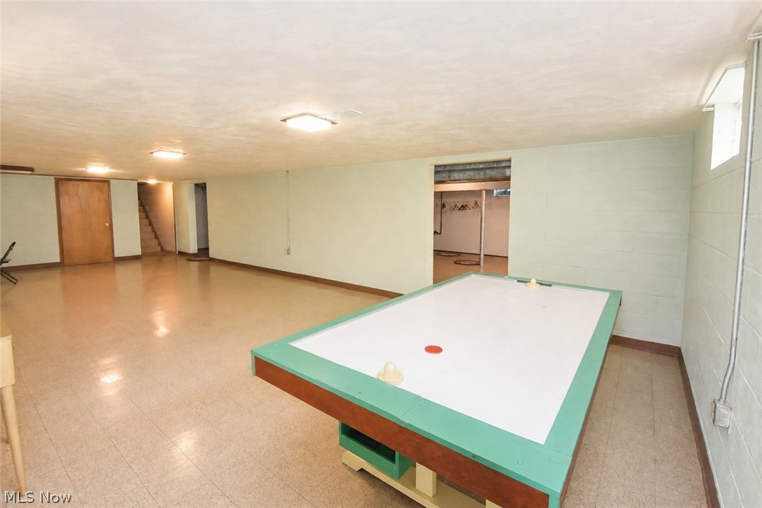 1634 Parkview Drive Seven Hills OH 44131