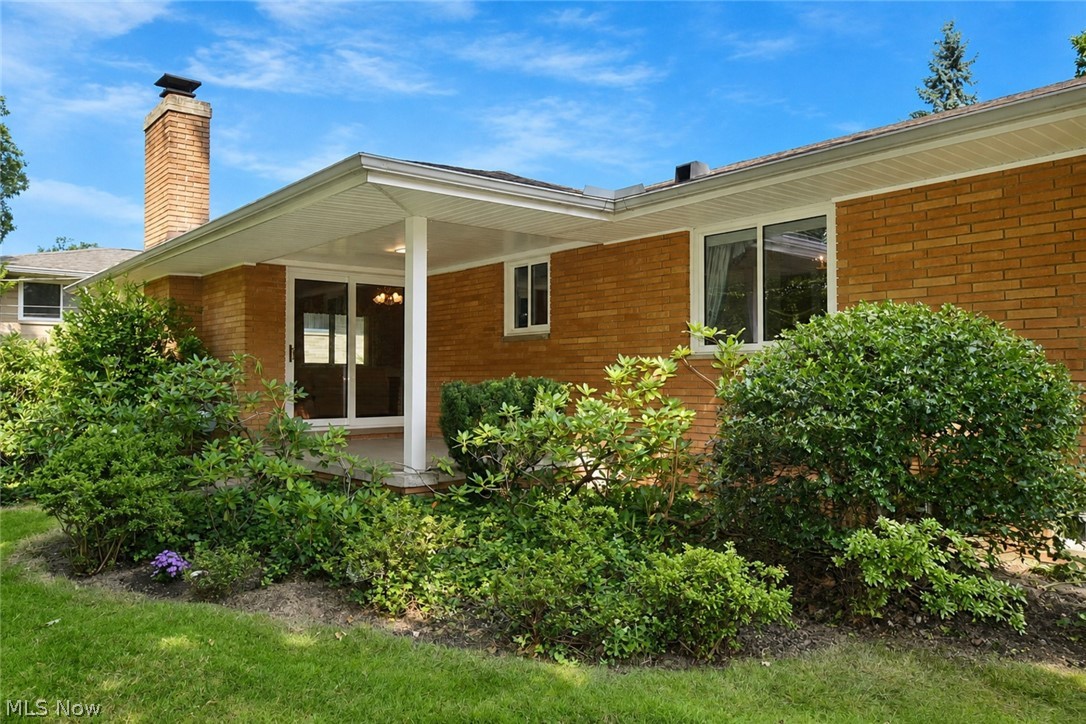 1634 Parkview Drive Seven Hills OH 44131