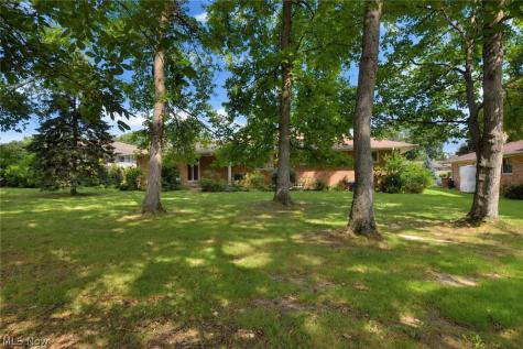 1634 Parkview Drive Seven Hills OH 44131