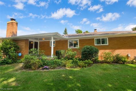 1634 Parkview Drive Seven Hills OH 44131