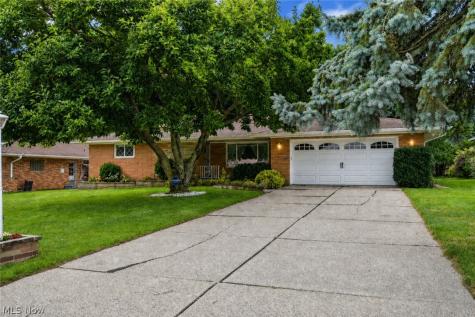 1634 Parkview Drive Seven Hills OH 44131