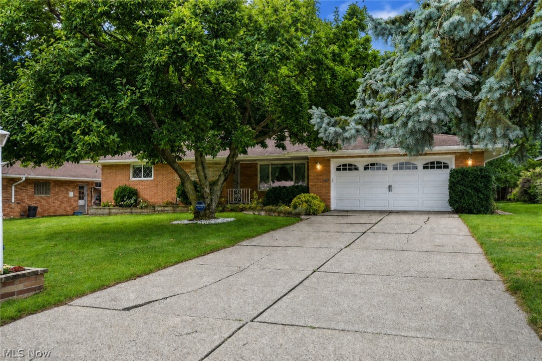 1634 Parkview Drive Seven Hills OH 44131