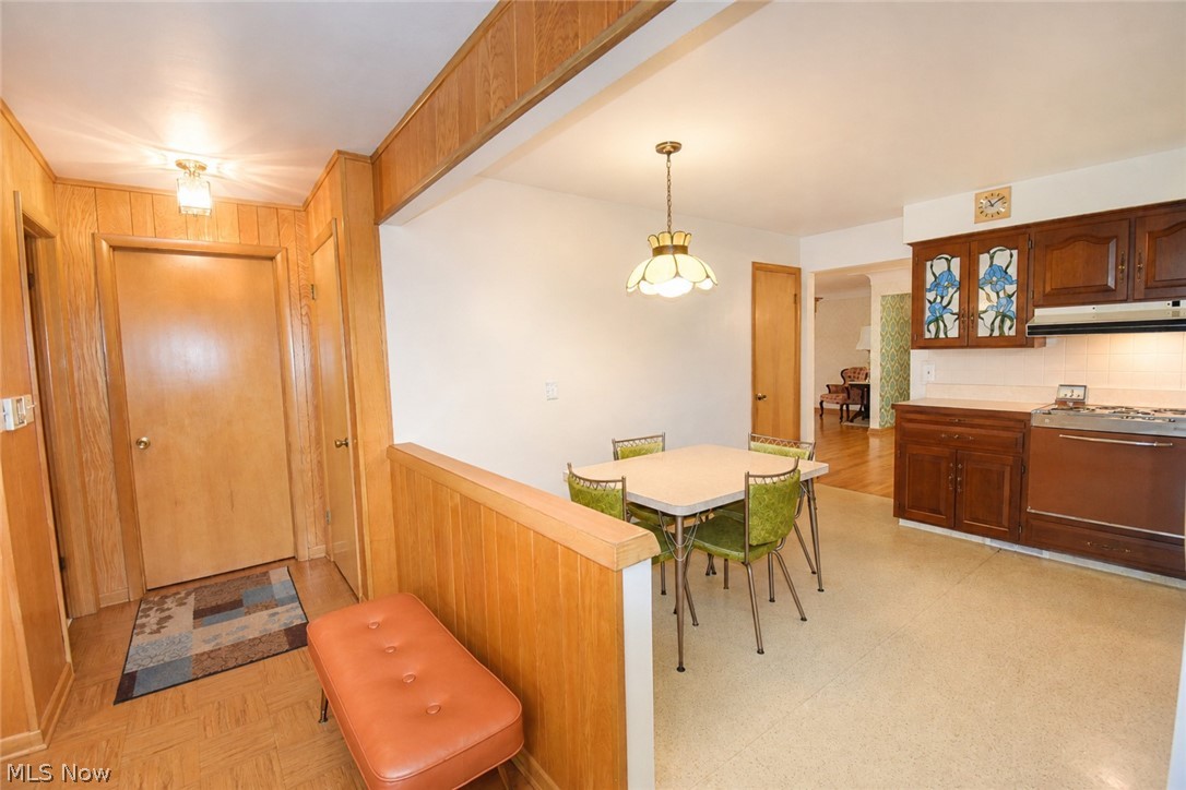 1634 Parkview Drive Seven Hills OH 44131