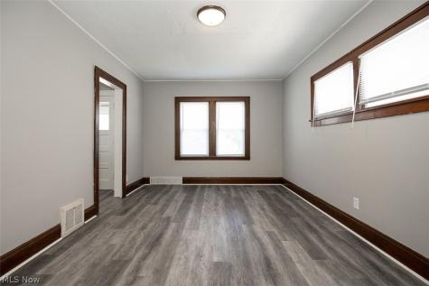 10203 Greenview Avenue Garfield Heights OH 44125