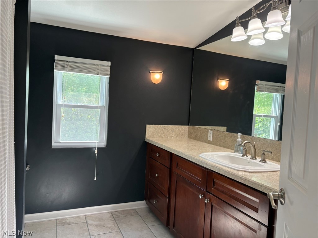 9120 Howland Springs Road SE Warren OH 44484
