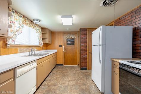 1860 N Freshley Avenue Alliance OH 44601
