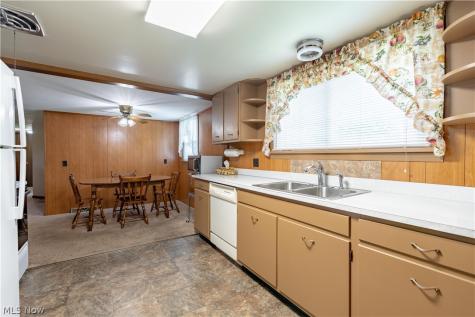 1860 N Freshley Avenue Alliance OH 44601