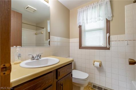 1860 N Freshley Avenue Alliance OH 44601