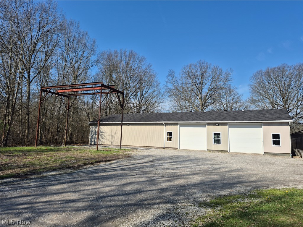 357 State Road NW Warren OH 44483