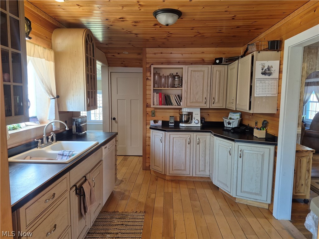 357 State Road NW Warren OH 44483