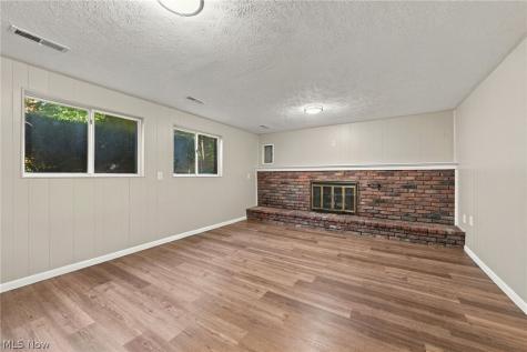 6004 Collins Road Mentor OH 44060