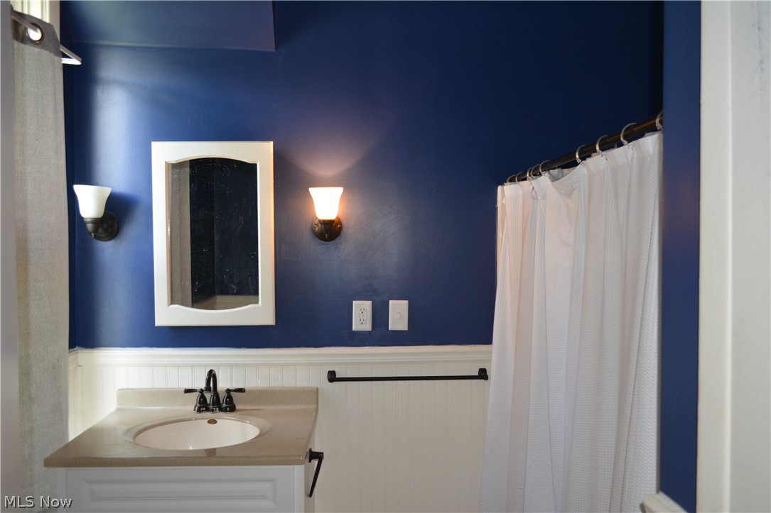 166 E Main Street New London OH 44851