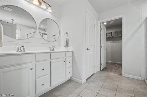 1705 Gate House Street NE Canton OH 44721