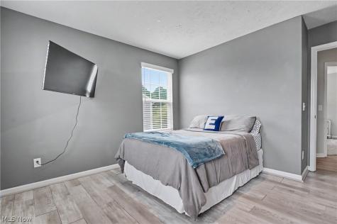 1705 Gate House Street NE Canton OH 44721
