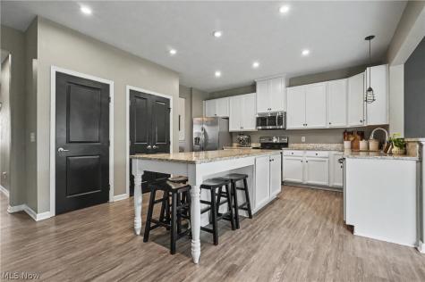1705 Gate House Street NE Canton OH 44721