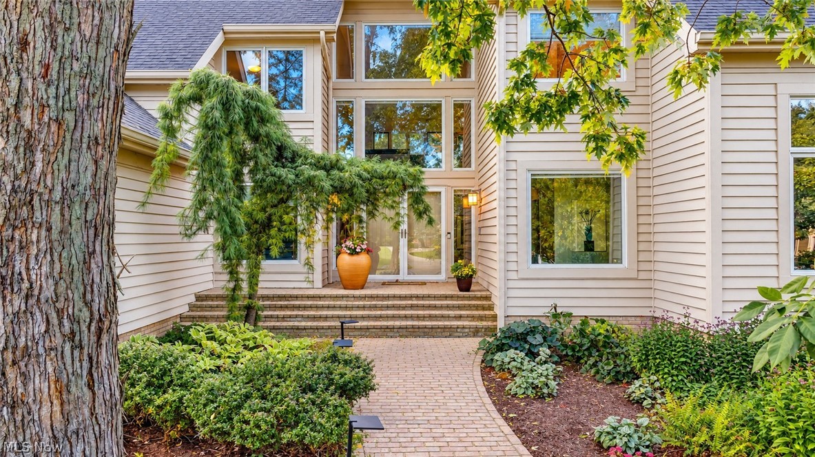 24950 Woodside Lane Beachwood OH 44121