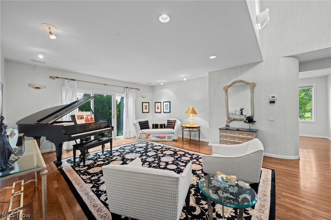 24950 Woodside Lane Beachwood OH 44121