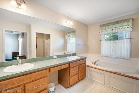 987 W Martin Avenue Amherst OH 44001