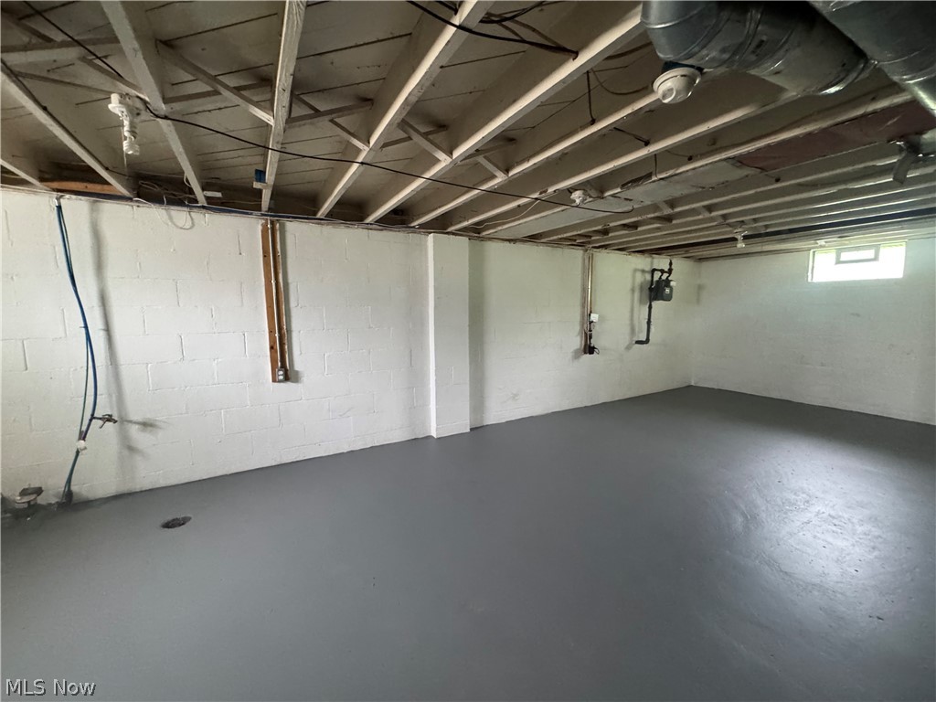 1782 West Avenue NW Warren OH 44483