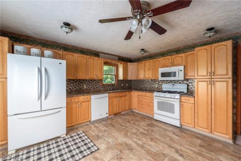 672 Jackson Street Amherst OH 44001