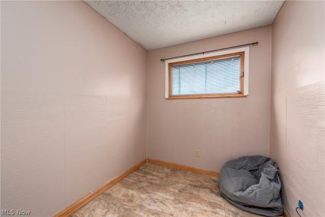 672 Jackson Street Amherst OH 44001