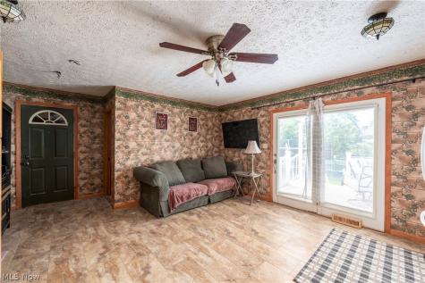 672 Jackson Street Amherst OH 44001