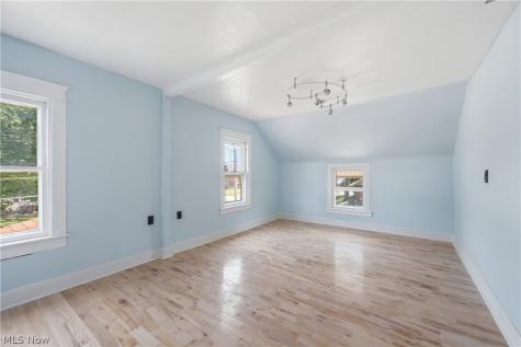 672 Jackson Street Amherst OH 44001