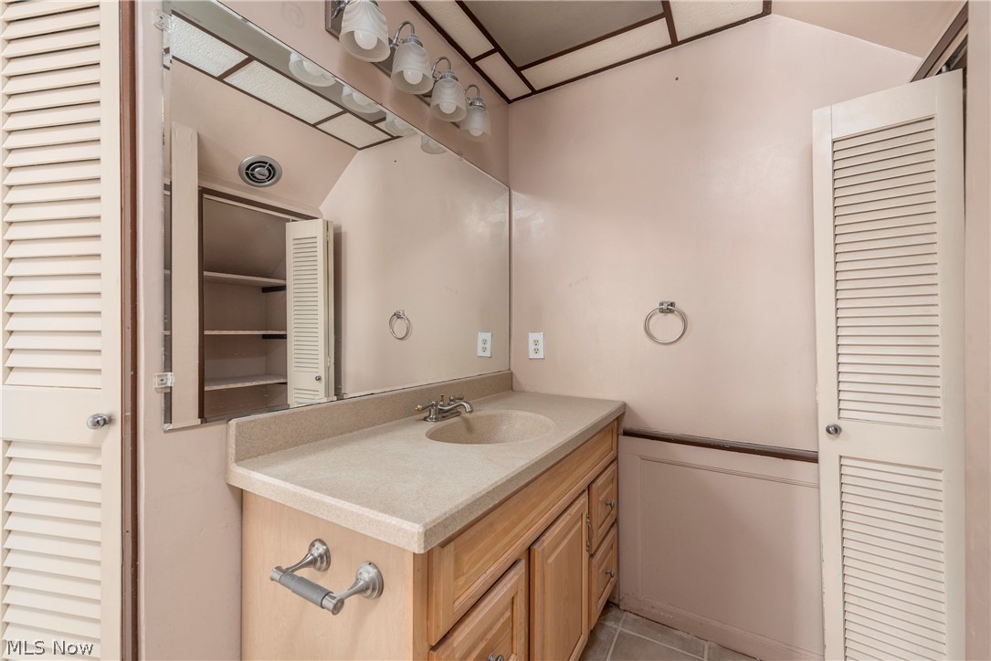 672 Jackson Street Amherst OH 44001
