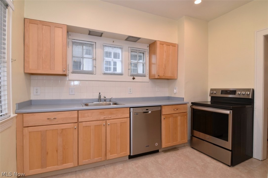 2498 Queenston Road Cleveland Heights OH 44118