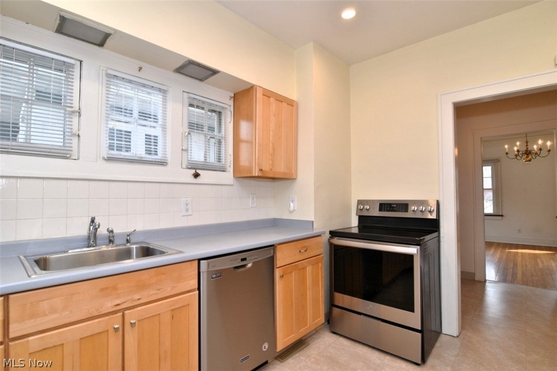 2498 Queenston Road Cleveland Heights OH 44118