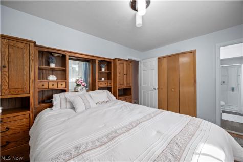 837 E Dartmoor Avenue Seven Hills OH 44131